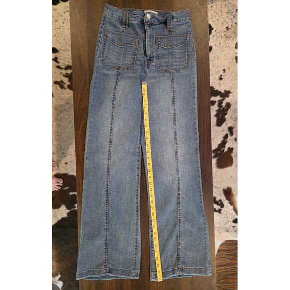Jessica Simpson High Rise Wide Leg Jeans Size 28 Light Wash Vintage Style Denim - Picture 4 of 6
